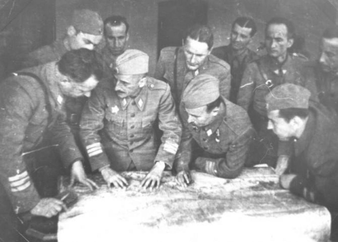 Stab II armije u travnju 1945., pripreme za oslobodjenje Zagreba. S desna na lijevo stoje Ljubo Vuckovic, Koca Popovic i Radovan Vukanovic - undefined